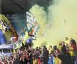 Fumigene aprinse de ultrașii de la Uniți sub tricolor la meciul Spania - România, de la Euro U21. Foto: Ionuț Iordache (GSP.RO)