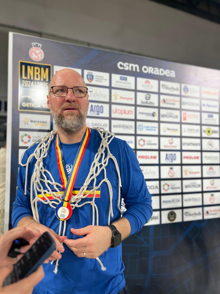 Mihai Silvășan, după al 6-lea titlu ca antrenor principal 15 din 15 pentru Mihai Silvășan! Tehnicianul campioanei U-BT Cluj-Napoca a răspuns la întrebarea Gazetei: „Jucătorii m-au făcut un antrenor mult mai bun”