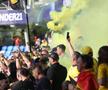 Fumigene aprinse de ultrașii de la Uniți sub tricolor la meciul Spania - România, de la Euro U21. Foto: Ionuț Iordache (GSP.RO)