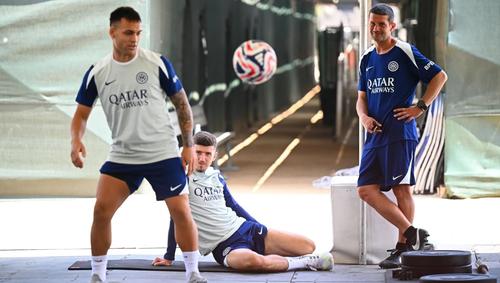 Cristi Chivu îi pune la treabă cu zâmbetul pe buze pe elevii săi de la Inter / Foto: inter.it