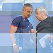 Daniel Pancu, ședință cu Mircea Lucescu înainte de Spania - România, de la Euro U21. Foto: Ionuț Iordache (GSP.RO)