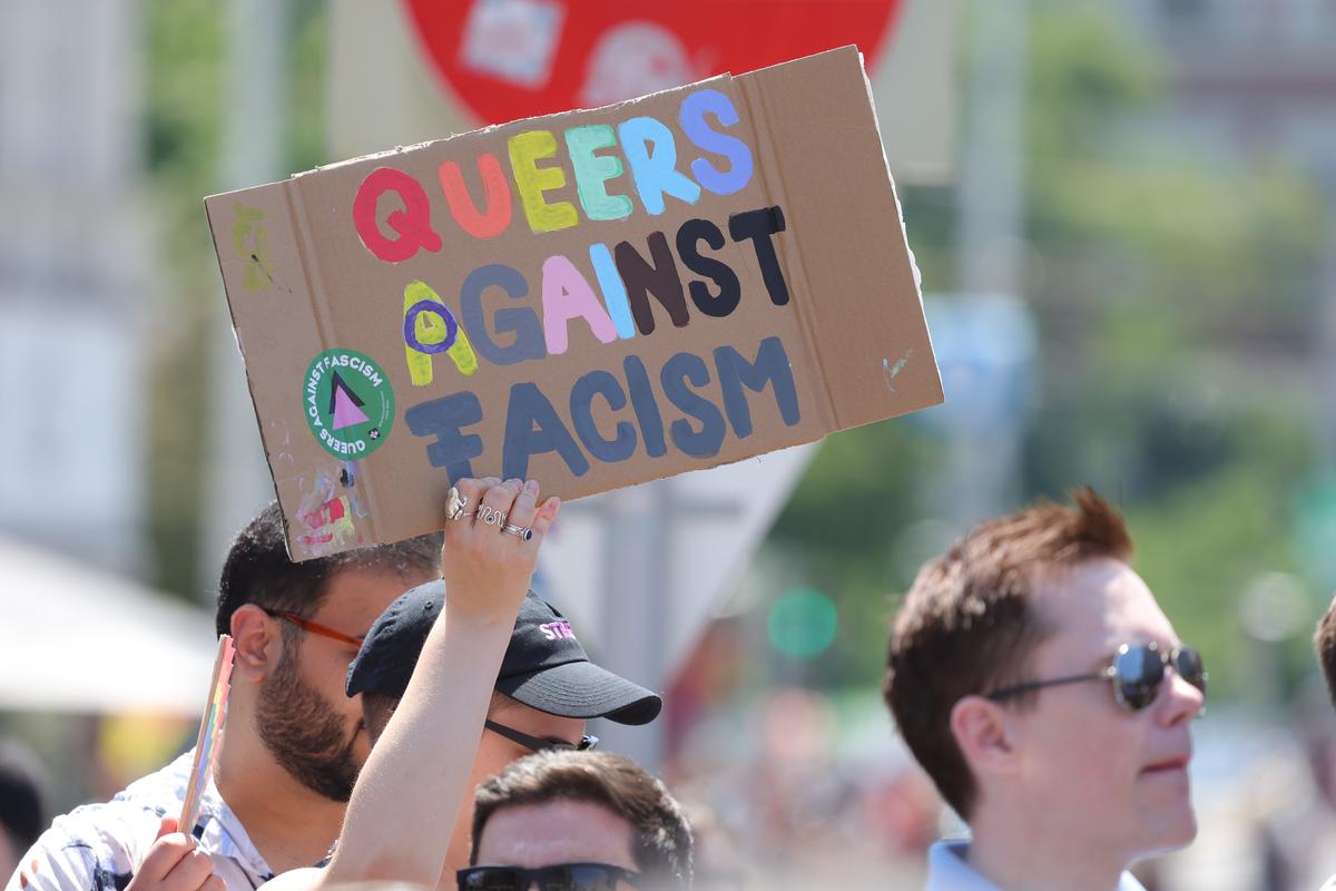 Gigi, unde e agheasma? Am asistat la Pride Vienna, unde am văzut oameni-câini, bărbați acoperiți doar cu... o șosetă, copii și mii de oameni în vestimentații excentrice