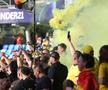 Fumigene aprinse de ultrașii de la Uniți sub tricolor la meciul Spania - România, de la Euro U21. Foto: Ionuț Iordache (GSP.RO)
