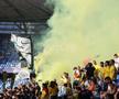 Fumigene aprinse de ultrașii de la Uniți sub tricolor la meciul Spania - România, de la Euro U21. Foto: Ionuț Iordache (GSP.RO)