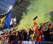 Fumigene aprinse de ultrașii de la Uniți sub tricolor la meciul Spania - România, de la Euro U21. Foto: Ionuț Iordache (GSP.RO)