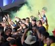 Fumigene aprinse de ultrașii de la Uniți sub tricolor la meciul Spania - România, de la Euro U21. Foto: Ionuț Iordache (GSP.RO)