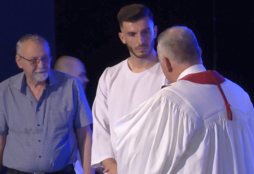 Mihai Popescu și-a schimbat religia / foto: captură Facebook