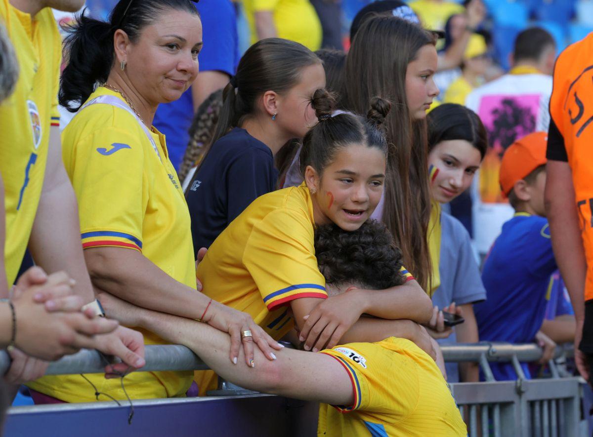 Imaginile turneului?! „Tricolorul” consolat de toată familia după înfrângerea României U21 cu Spania: scene emoționante surprinse de reporterii GSP