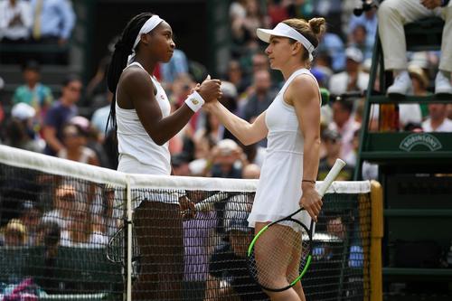 Coco Gauff și Simona Halep la Wimbledon 2019 Foto: Guliver/GettyImages