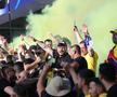 Fumigene aprinse de ultrașii de la Uniți sub tricolor la meciul Spania - România, de la Euro U21. Foto: Ionuț Iordache (GSP.RO)