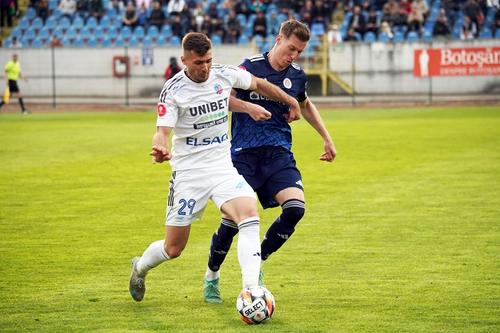 Adi Chică-Roșă, în alb // foto: Instagram @ FC Botoșani