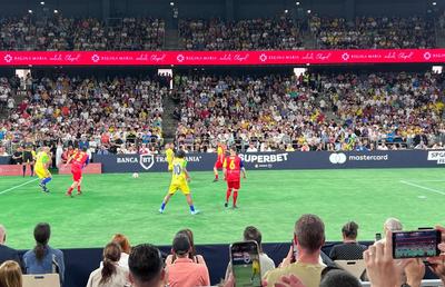Show în BTarena, la Sports Festival! Egalitate la finalul confruntării dintre echipa lui Ronaldinho și selecționata României