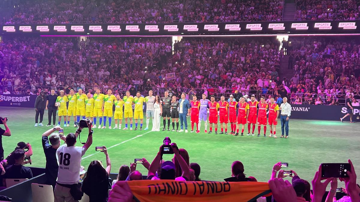 „Invitați-mă înapoi!” » La câteva ore după ce a jucat cu Adriano, Mutu și Sneijder la Cluj, Ronaldinho i-a descris pe români în 6 cuvinte