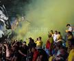 Fumigene aprinse de ultrașii de la Uniți sub tricolor la meciul Spania - România, de la Euro U21. Foto: Ionuț Iordache (GSP.RO)
