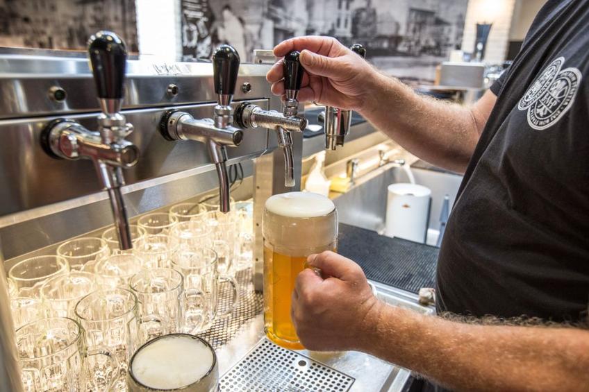 O bere la Bratislavský Meštiansky Pivovar costă 2,6 euro