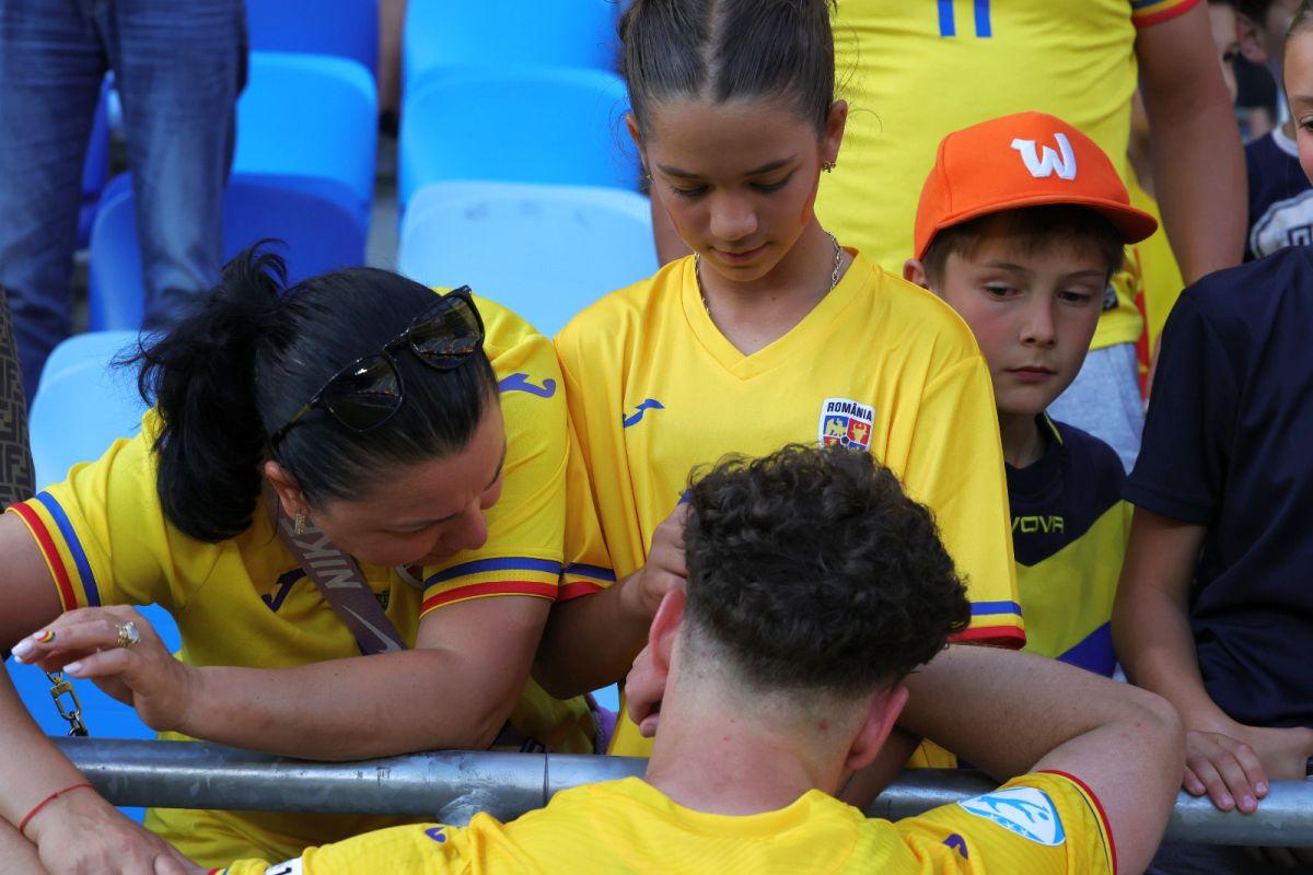 Imaginile turneului?! „Tricolorul” consolat de toată familia după înfrângerea României U21 cu Spania: scene emoționante surprinse de reporterii GSP