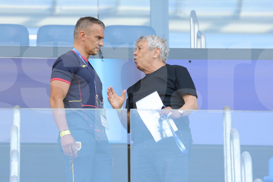 Daniel Pancu, într-un dialog tête-à-tête cu Mircea Lucescu / Foto: Ionuț Iordache (GSP.RO) Antrenorul care l-a lăsat mască pe Daniel Pancu: „Erau turbulențe în avion, el zâmbea cu un ziar în mână...” » Nu are dubii: „Cel mai dur din cariera mea!”