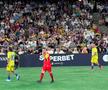 Ronaldinho și prietenii fac spectacol în BTarena