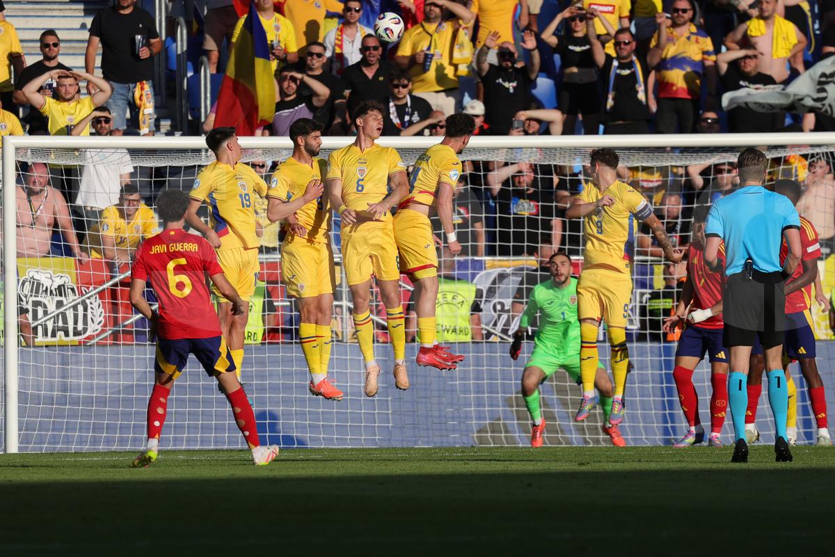 „Sunt lați, morți, terminați!” » Dialog încins între Pancu și Lucescu, după eliminarea de la Euro U21