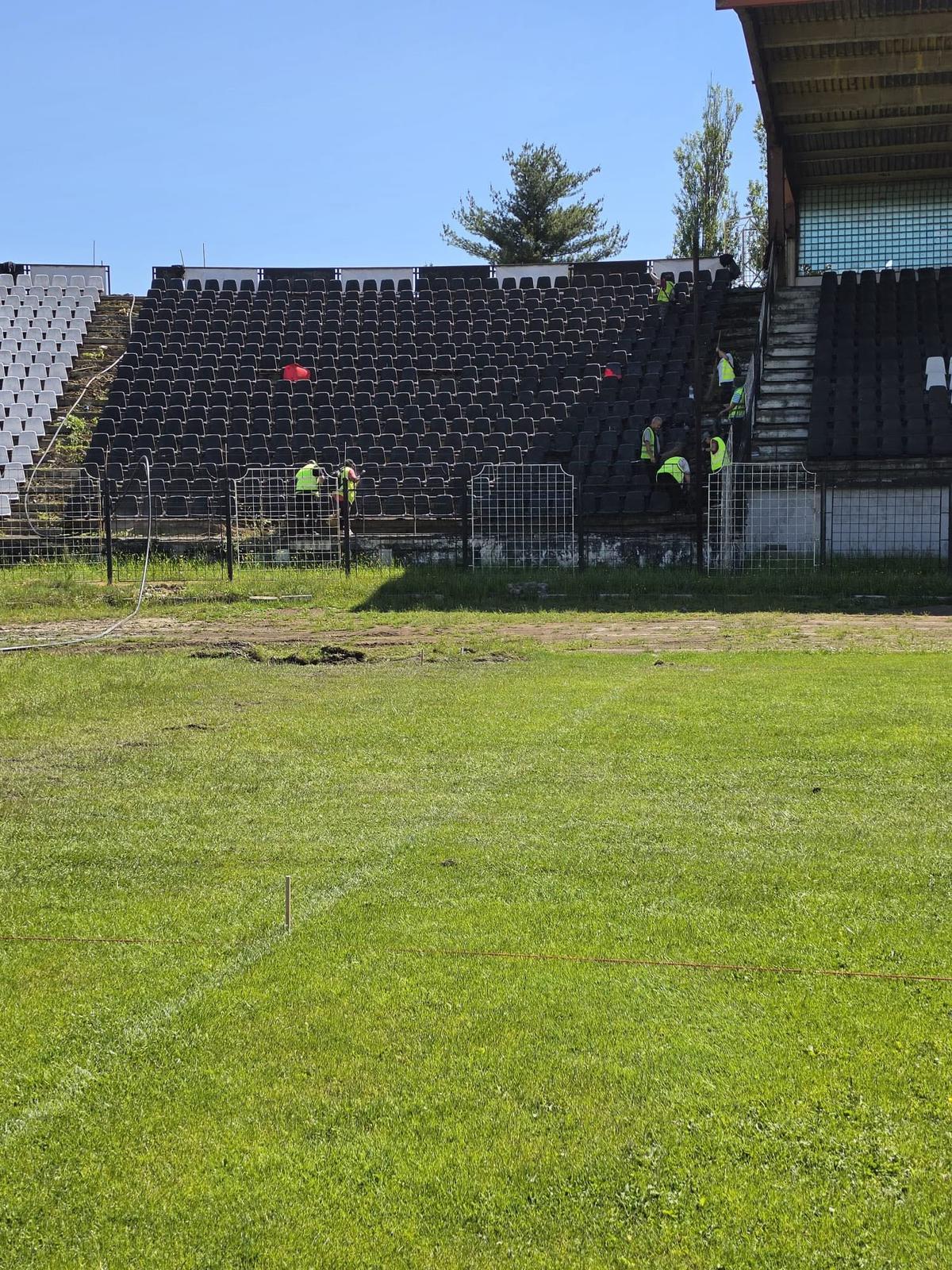Lucrări la stadionul din Petroșani