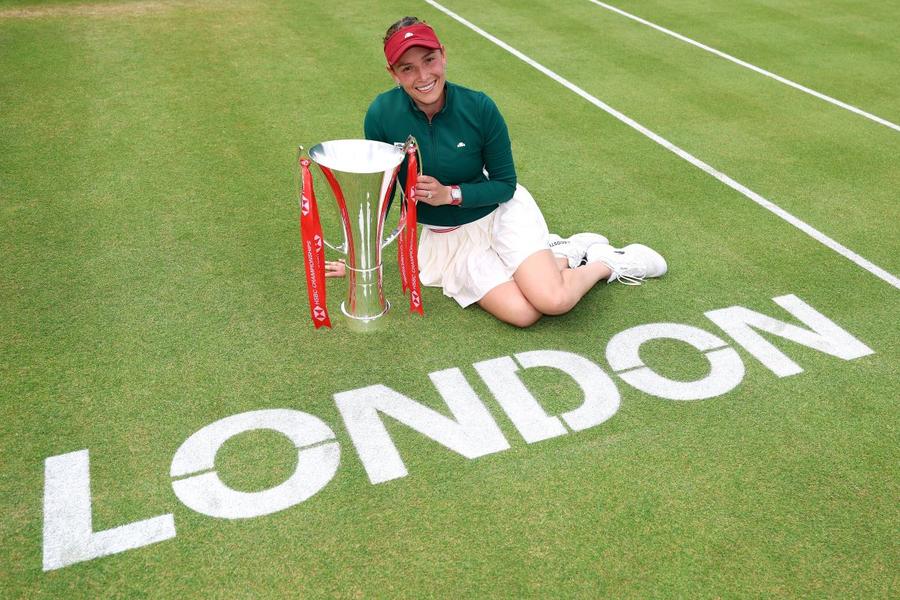 Emma Răducanu, învinsă în turneul de la Queen’s de o specialistă a ierbii, venită din calificări