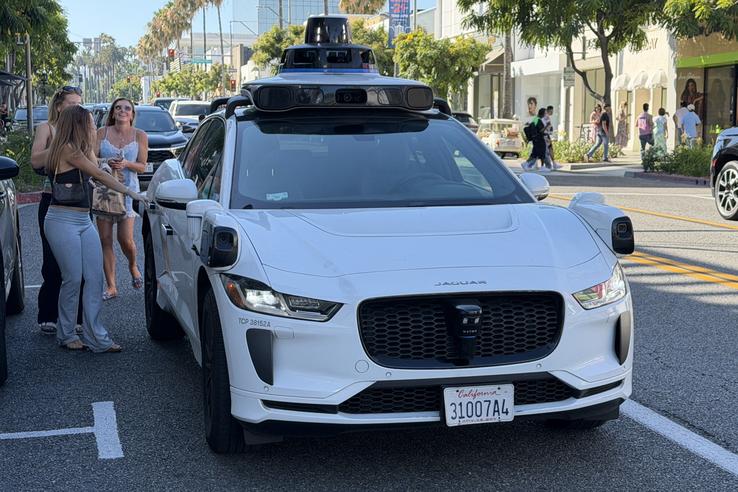 Imagini cu mașina Waymo în Los Angeles FOTO: Ionuț Iordache (GSP)