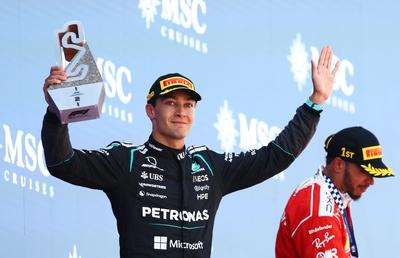 Russell, mesaj pentru Hamilton după victoria de la Barcelona: „Este din nou acel Lewis pe care mi-l amintesc din copilărie”
