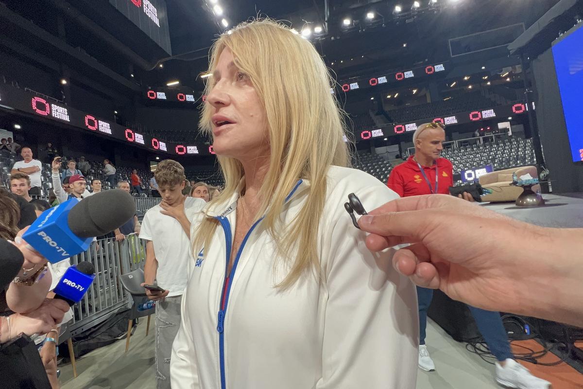 Nadia Comăneci, alături de puștiul Albert Oprea