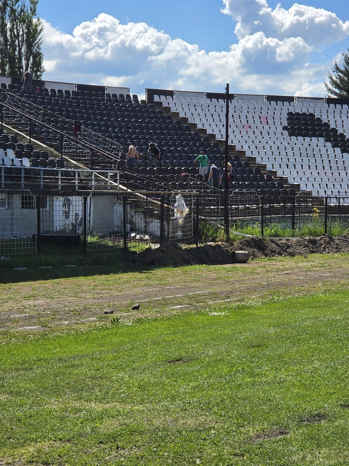Lucrări la stadionul din Petroșani