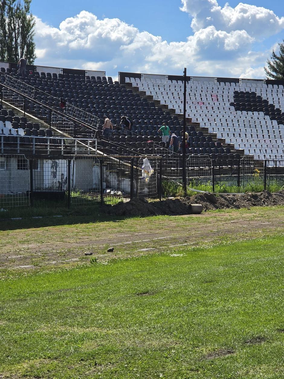Imaginea Lucrări la stadionul din Petroșani - Imaginea 11