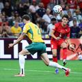 Arda Guler (în roșu) n-a avut spor în fața apărătorilor australieni / Foto: Imago