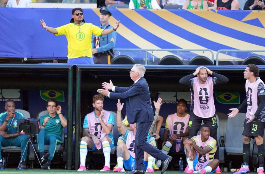 Ancelotti n-a avut debutul dorit la Mondial / FOTO: Imago Mai ușor cu pianul pe scări!