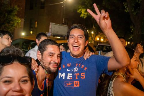 Sărbătoare pe străzile din New York: fanii au cântat la unison „Empire State of Mind”/Foto: Imago Images