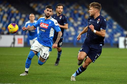 Elseid Hysaj, în stânga, în duel cu Ciro Immobile // FOTO: Guliver/GettyImages
