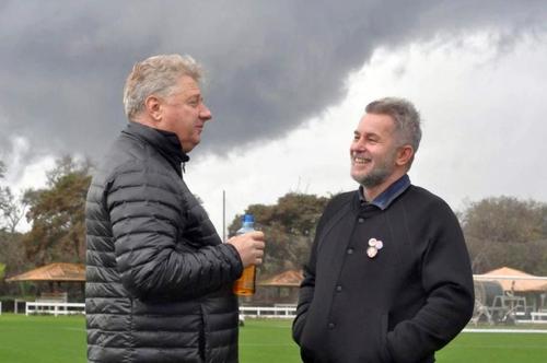 Ioan Mărginean (stânga), alături de Valentin Iordănescu // foto: Facebook @ Suporteri Gaz Metan Mediaș