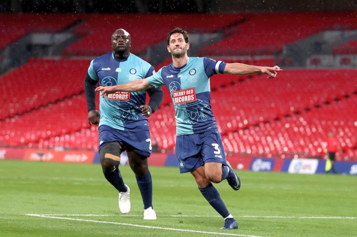 Ce moment! La 38 de ani, „Bivolul” Adebayo Akinfenwa a promovat în Championship » L-a provocat imediat pe Jurgen Klopp, iar neamțul i-a și răspuns :)