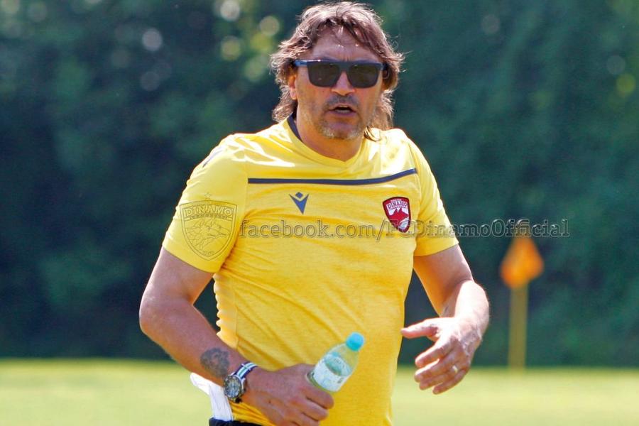 Dario Bonetti, la antrenamentul lui Dinamo Cum va arăta defensiva lui Dinamo în primul meci din noul sezon: Bonetti se poate baza pe un fotbalist important