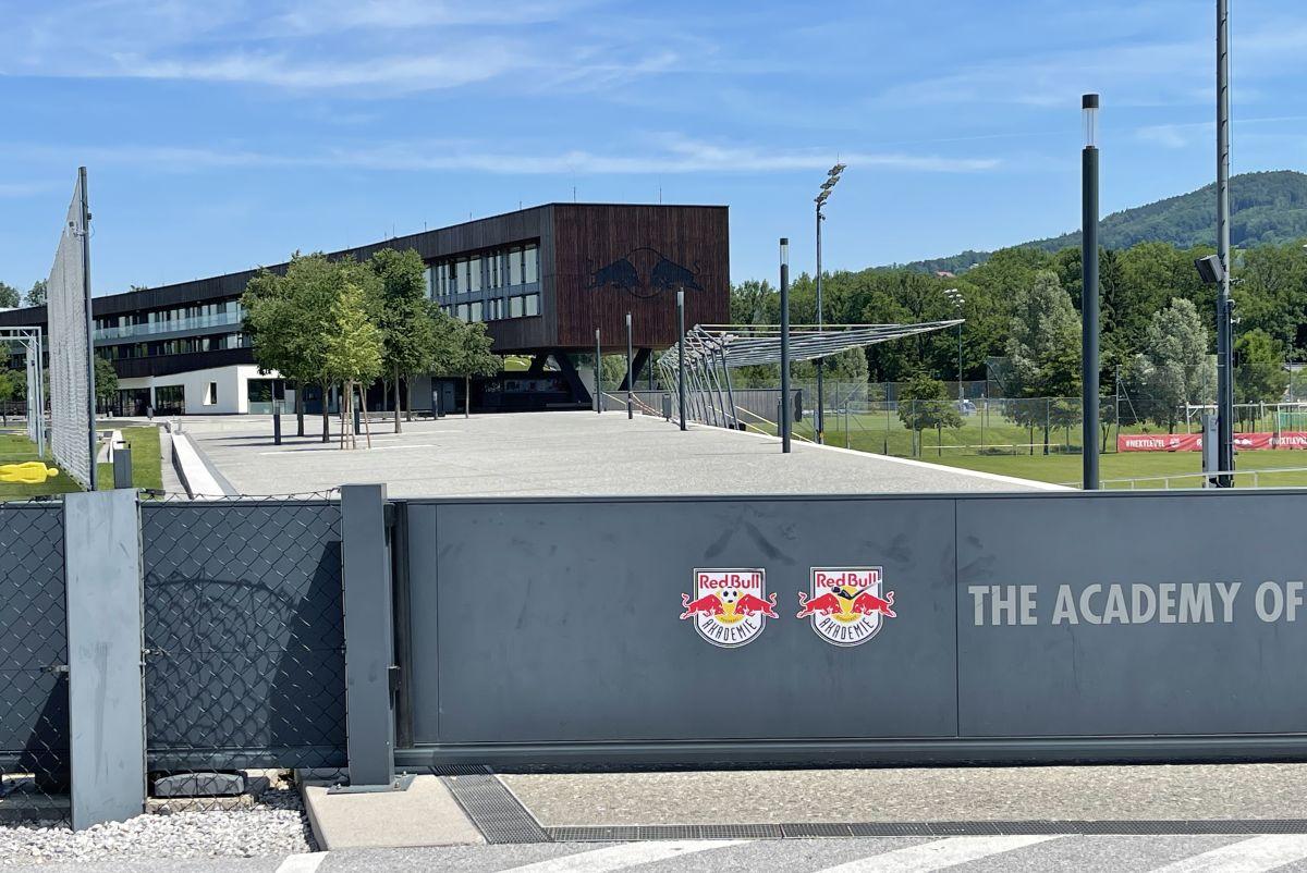 Industria Red Bull Salzburg » Reportaj de la fabrica de fotbaliști din Austria: condiții SF!