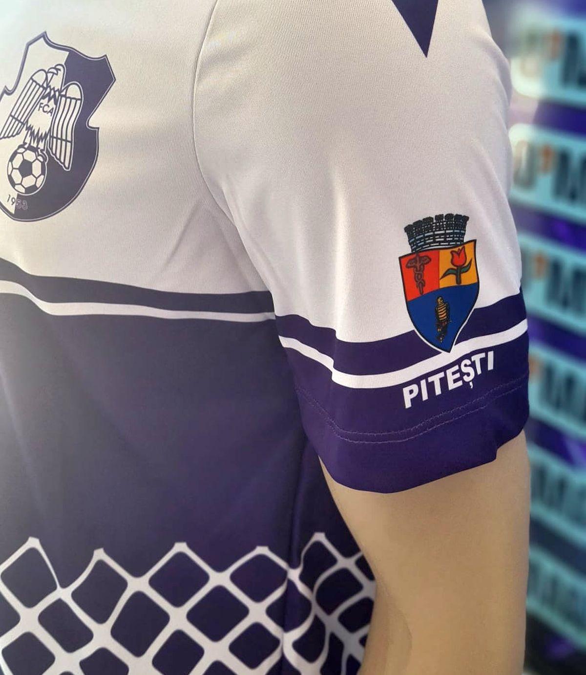 FC Argeș și-a prezentat noul echipament » Fanii s-au luat la ceartă