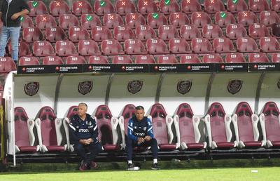 Imagini dezolante cu Dan Petrescu » Ce a făcut antrenorul lui CFR Cluj la finalul partidei
