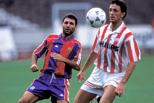 Gică Popescu, la PSV, într-un duel cu Hristo Stoichkov // foto: Imago Images