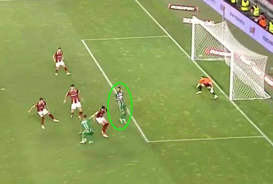 FOTO: Captură TV @Digi Sport 1 Bergodi a scăpat de furia fanilor » Rapid a dominat-o pe Sepsi, dar a fost salvată de VAR de o înfrângere cu fosta echipă a italianului