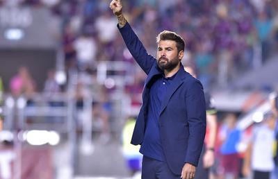Adrian Mutu, asaltat cu propuneri de jucători din România după ce a semnat cu Neftchi Baku + poza interpretabilă postată de tehnician