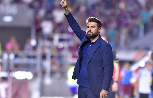 Adrian Mutu, asaltat cu propuneri de jucători din România după ce a semnat cu Neftchi Baku + poza interpretabilă postată de tehnician