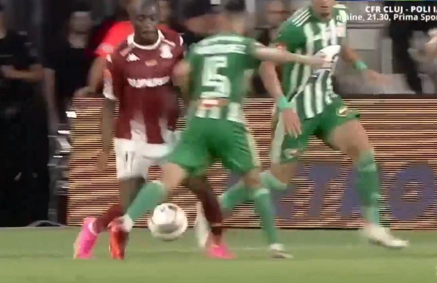 FOTO: Captură TV @Digi Sport 1 Bergodi a scăpat de furia fanilor » Rapid a dominat-o pe Sepsi, dar a fost salvată de VAR de o înfrângere cu fosta echipă a italianului