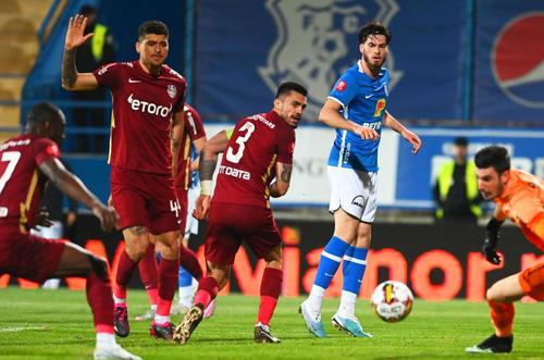 CFR Cluj îi vinde pe fundașii centrali titulari, Andrei Burcă (30 de ani) și Yuri Matias (28 de ani).