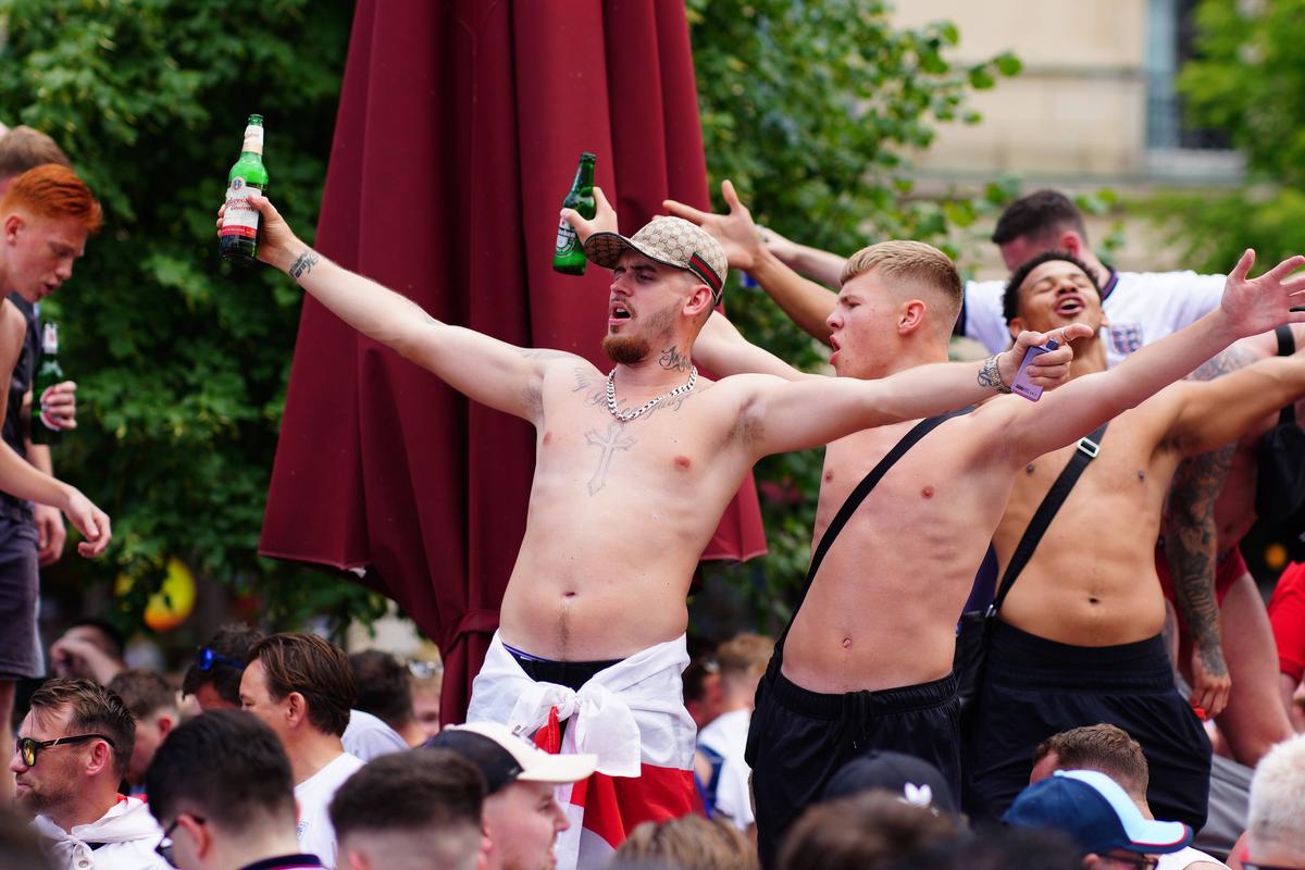 Spectacol pe străzile Berlinului înainte de Spania - Anglia » Cum s-au distrat fanii înainte de finala de la Euro 2024