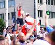 Spectacol pe străzile Berlinului înainte de Spania - Anglia