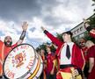 Spectacol pe străzile Berlinului înainte de Spania - Anglia