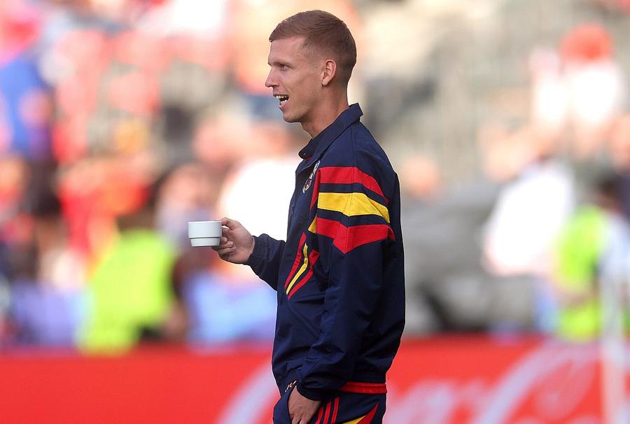 Dani Olmo, cu ceașca în mână înainte de finala Euro 2024 // foto: Guliver/gettyimages Au văzut cu ce a ieșit pe teren titularul Spaniei și s-au pus de acord: „Își bate joc de noi!”